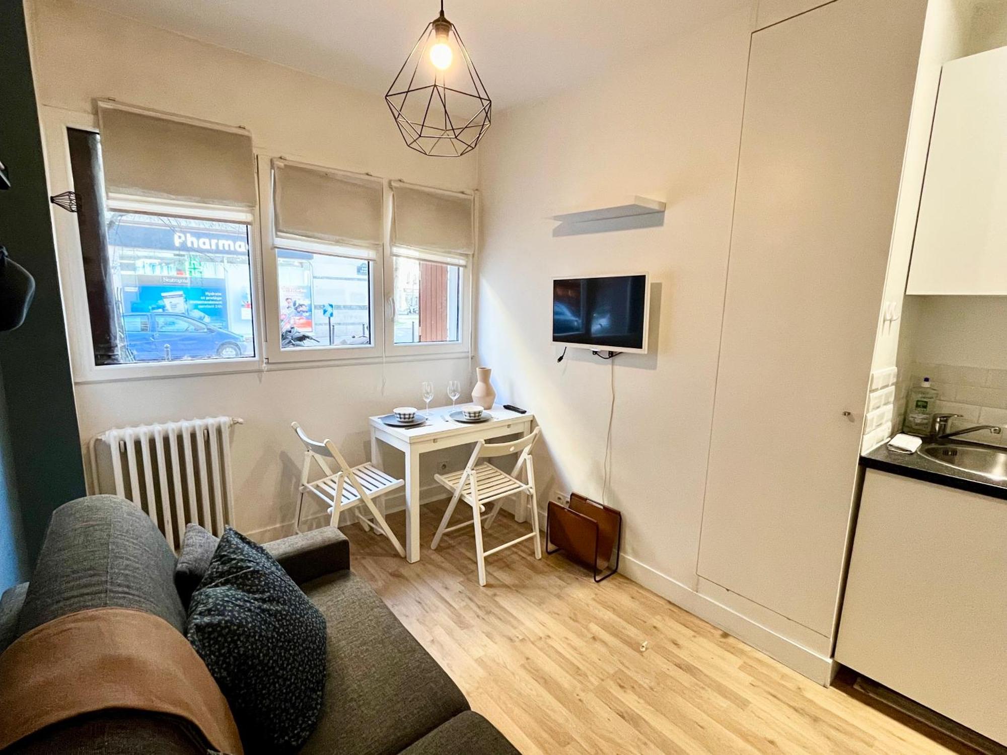 Charming - Latin Area - 2 Guests *